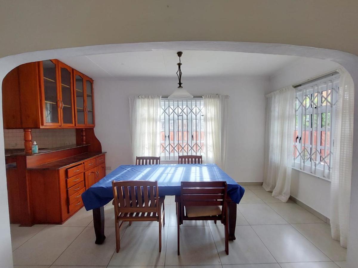 Beau Vallon Villa Self Catering With Pool Екстер'єр фото